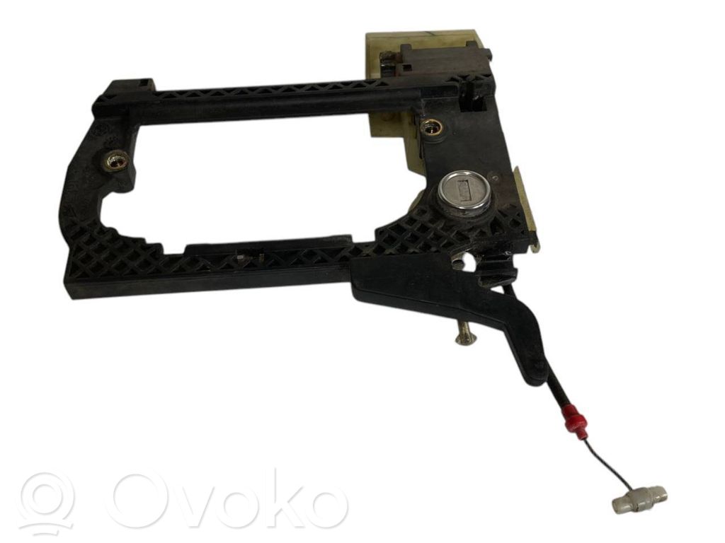 Holder/bracket for external opening handle at the front