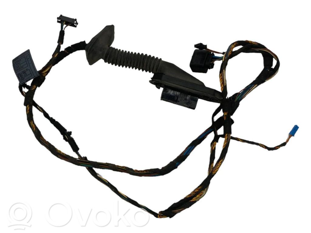 Aizmugurējo durvju vadu instalācija