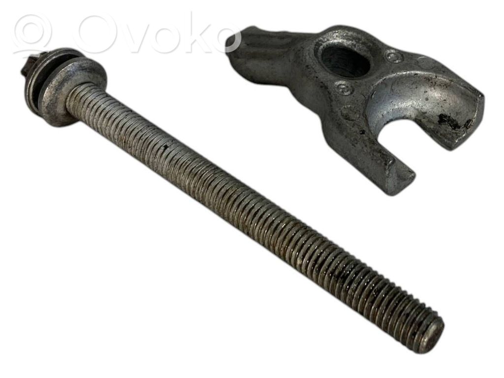 Nozzle holder/shoulder