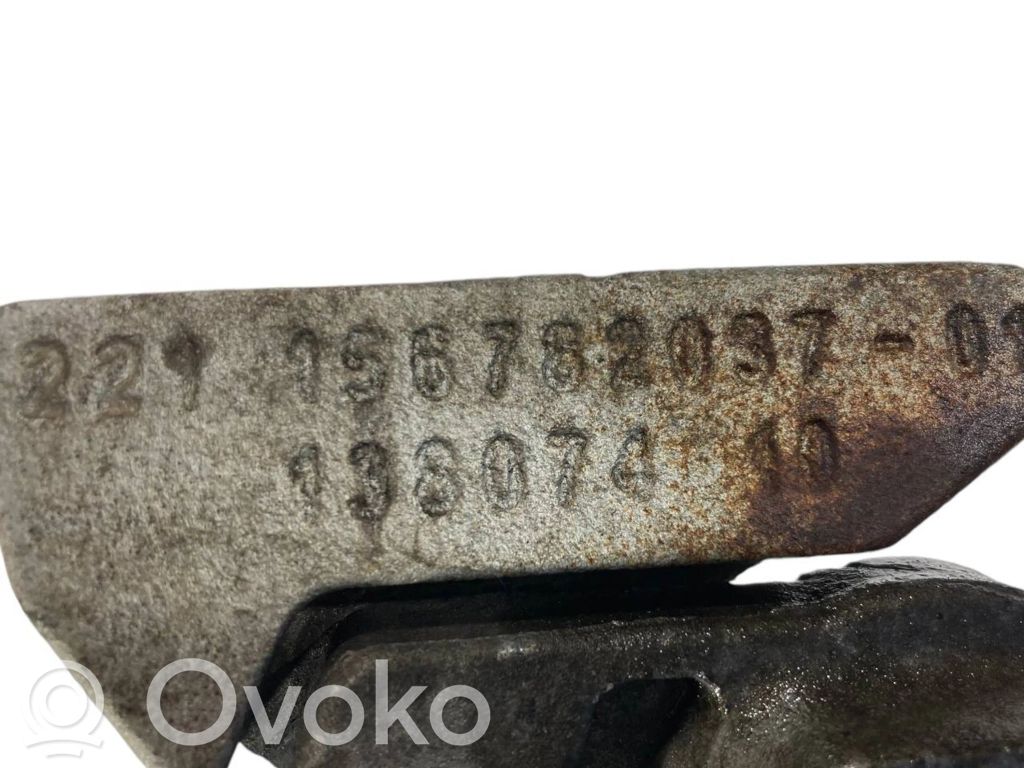 Engine mounting bracket