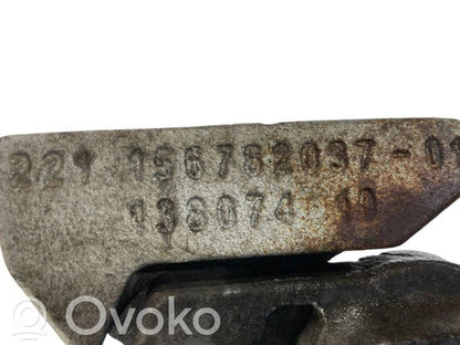 Engine mounting bracket
