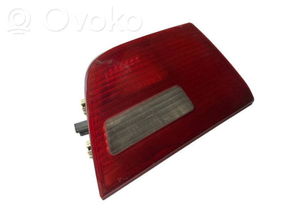 Aizmugurējais lukturis pārsegā