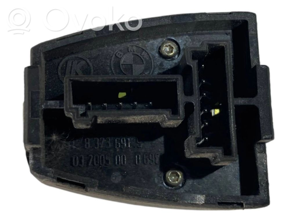 Sānu spoguļu slēdzis