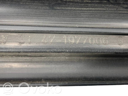 Priekšējā sliekšņa dekoratīvā apdare (iekšējā)