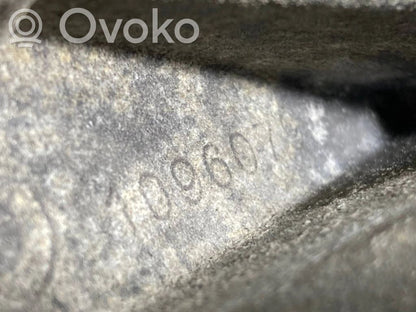 Engine mounting bracket