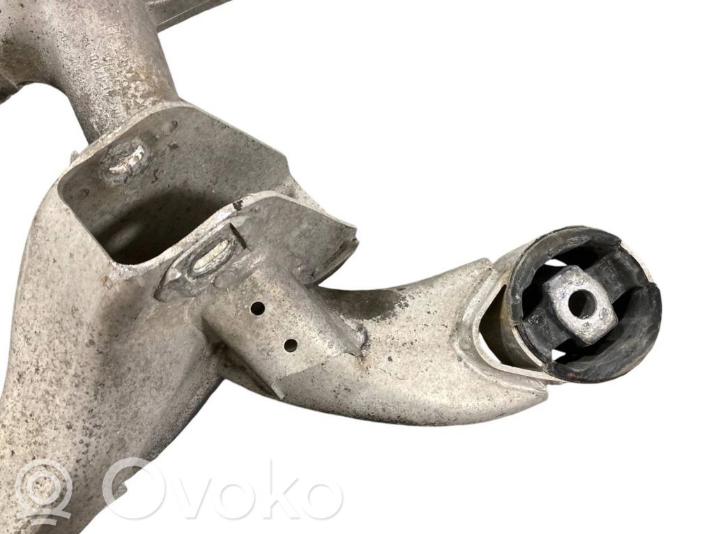 Pusrāmis aizmugurējais / priekšējais