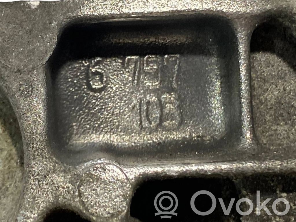 Transmission mounting bracket