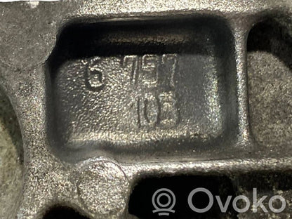 Transmission mounting bracket