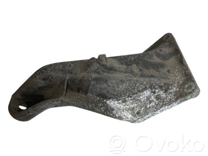 Engine mounting bracket