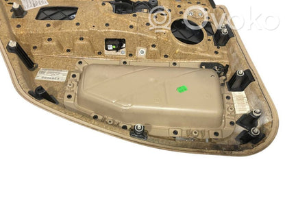 Apšuvums aizmugurējām durvīm