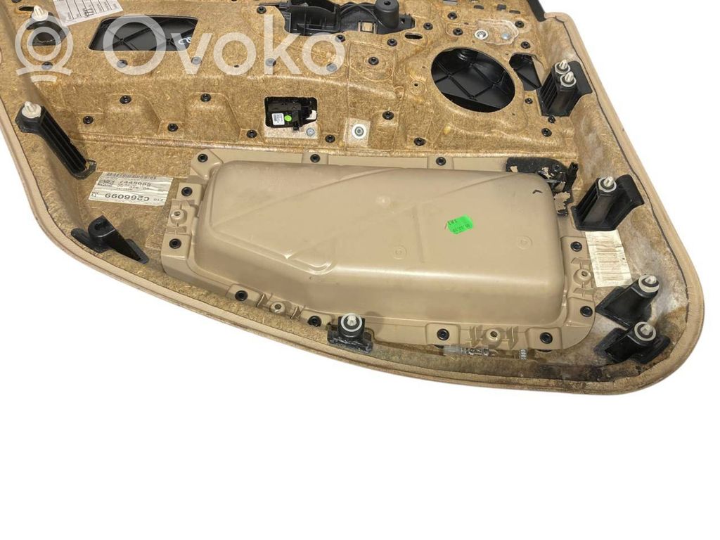 Apšuvums aizmugurējām durvīm