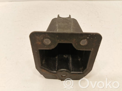 Priekšpusē bampera turētājs