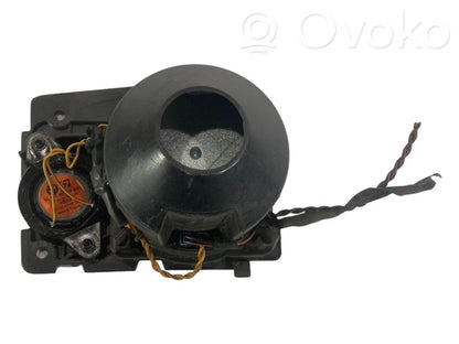 Skaļrunis priekšējā panelī