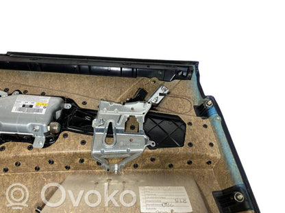 Apšuvums aizmugurējām durvīm