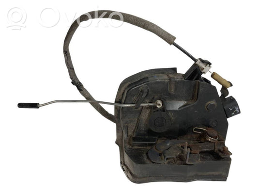 Priekšpusē slēdzene