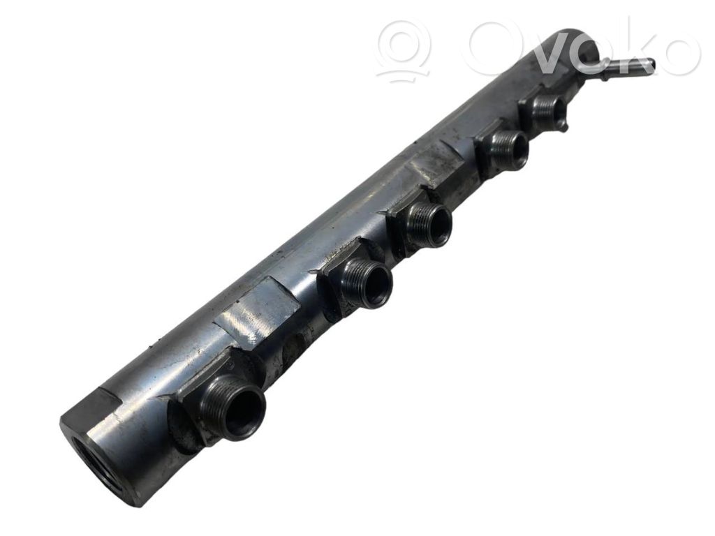 Degvielas maģistrālā caurule