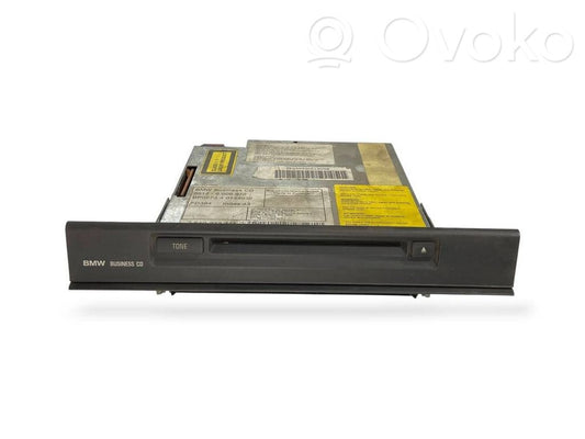 Radio / CD/DVD atskaņotājs / navigācija