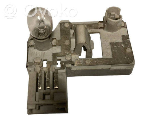 Aizmugures spuldzes vāka turētājs