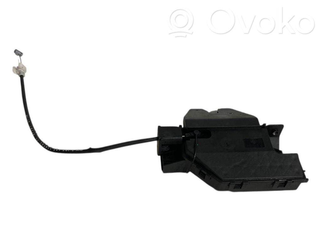 Aizmugurējā pārsega slēdzene