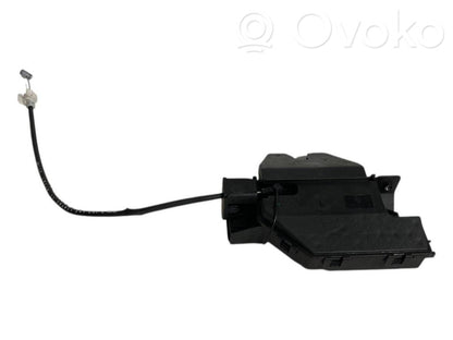 Aizmugurējā pārsega slēdzene