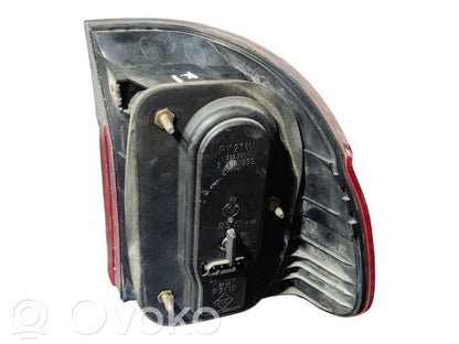 Задний фонарь в кузове