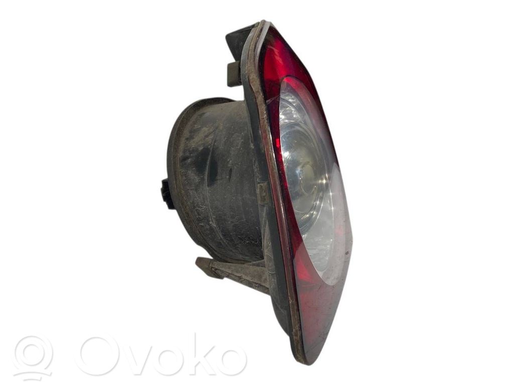 Aizmugurējais lukturis pārsegā