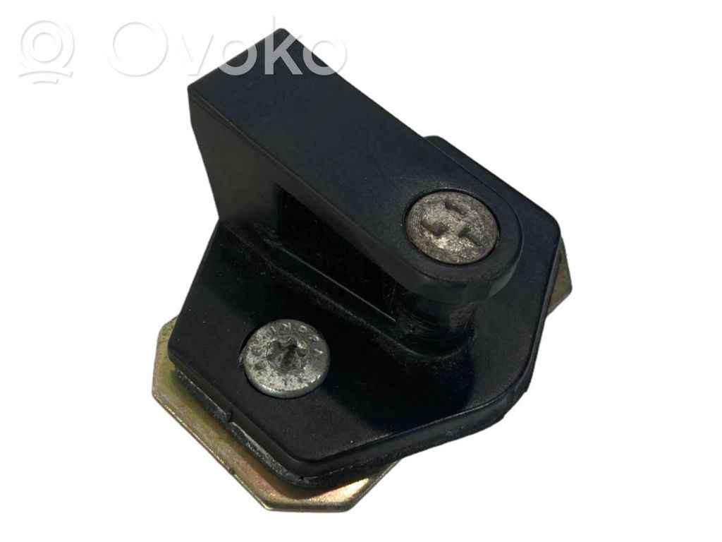 Aizmugurē slēdzenes cilpa