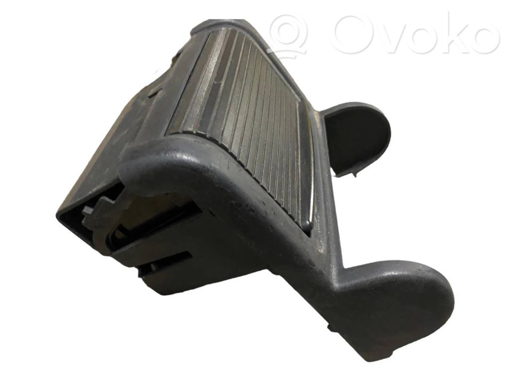 Pelnutrauks (aizmugurē)