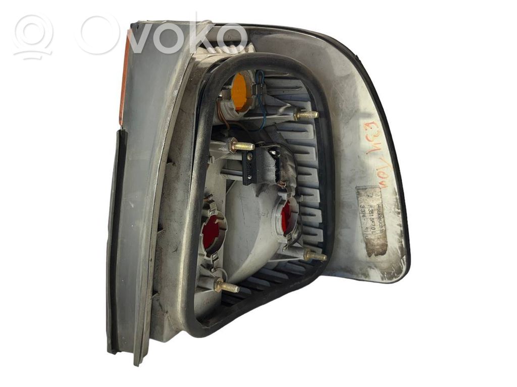 Aizmugurējais lukturis virsbūvē