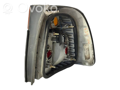 Aizmugurējais lukturis virsbūvē