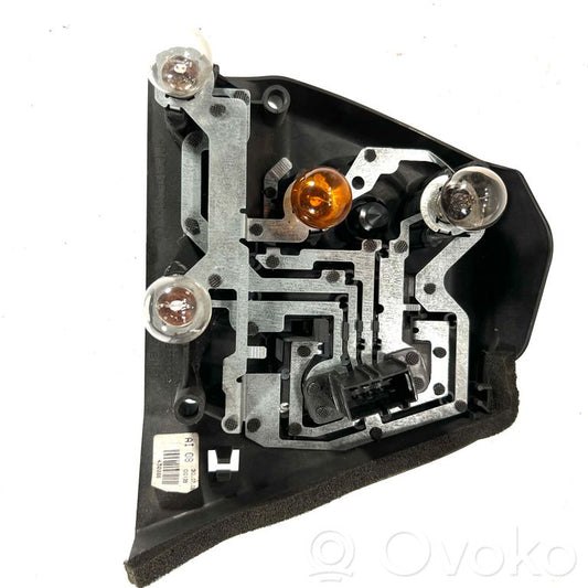 Aizmugures spuldzes vāka turētājs