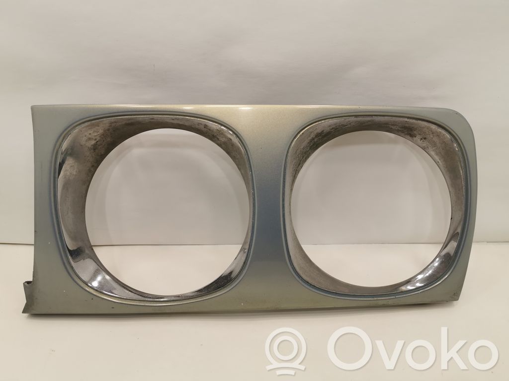 Priekšējā luktura dekoratīvā apdare