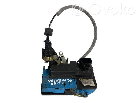 Priekšpusē slēdzene