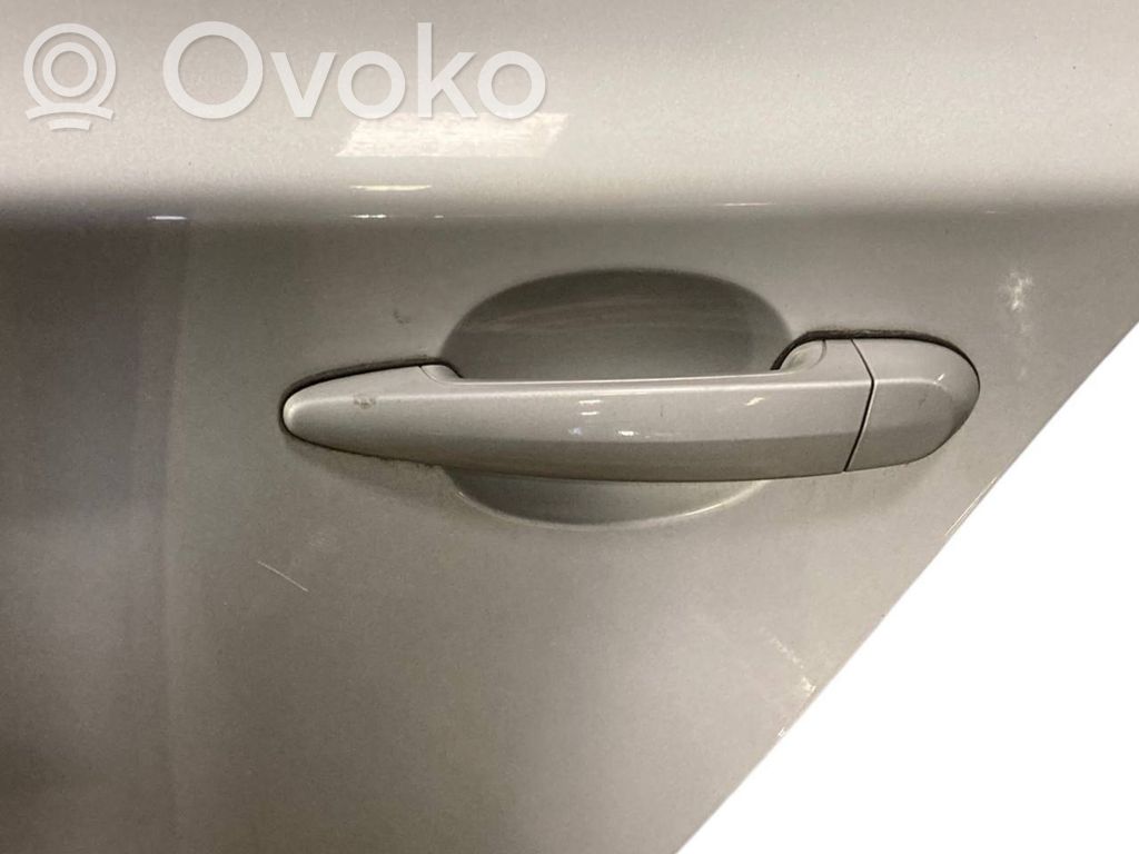 Aizmugurējās durvis