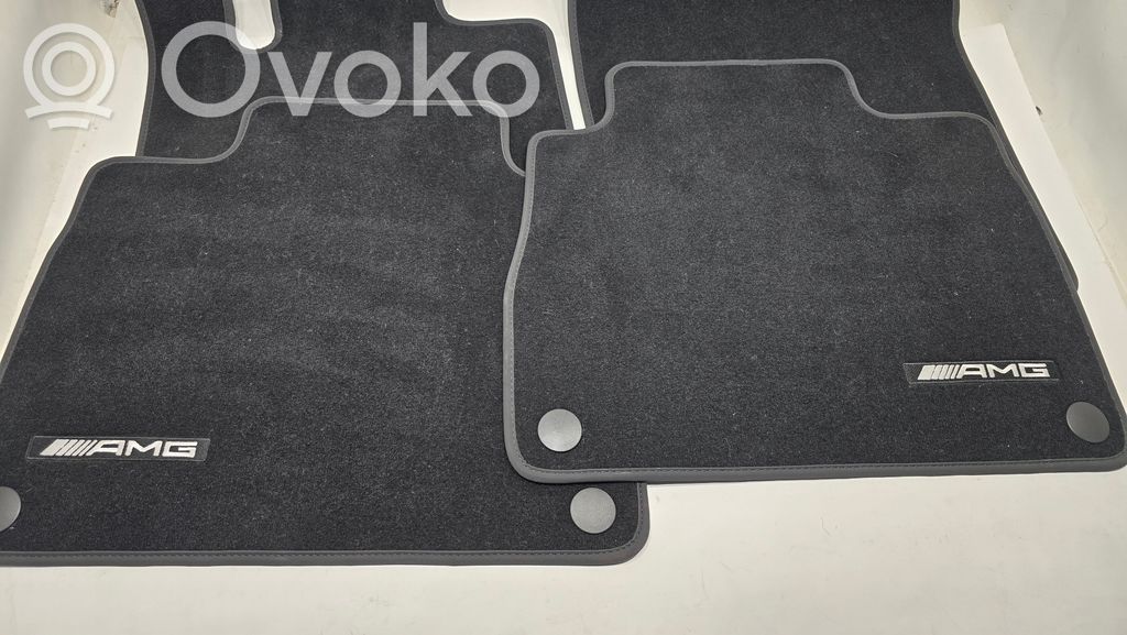 Automašīnu paklāju komplekts