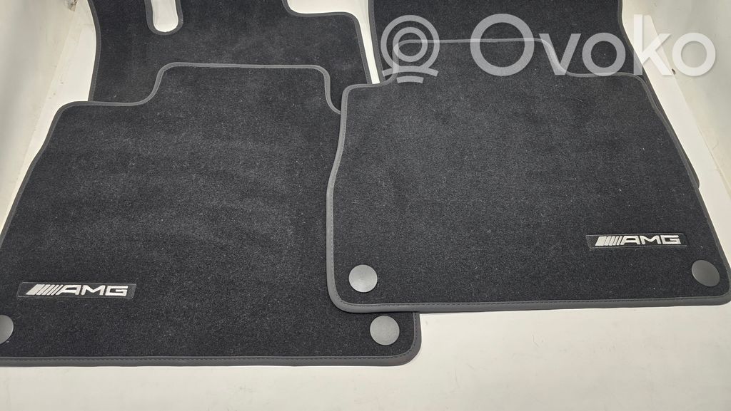 Automašīnu paklāju komplekts