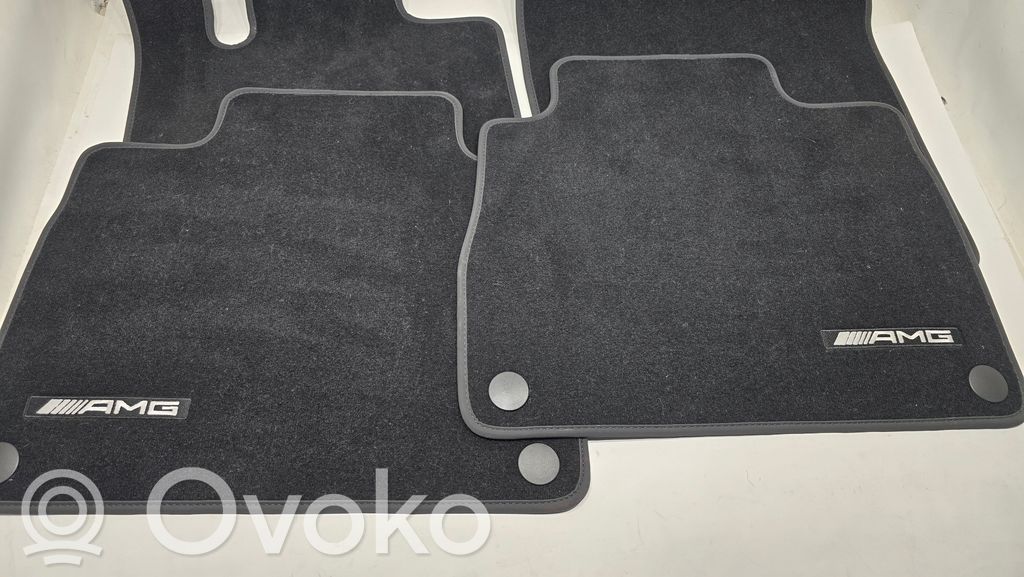 Automašīnu paklāju komplekts