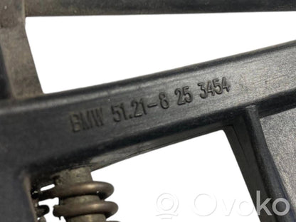 Aizmugurē turētājs / kronšteins ārējam atvēršanas rokturim