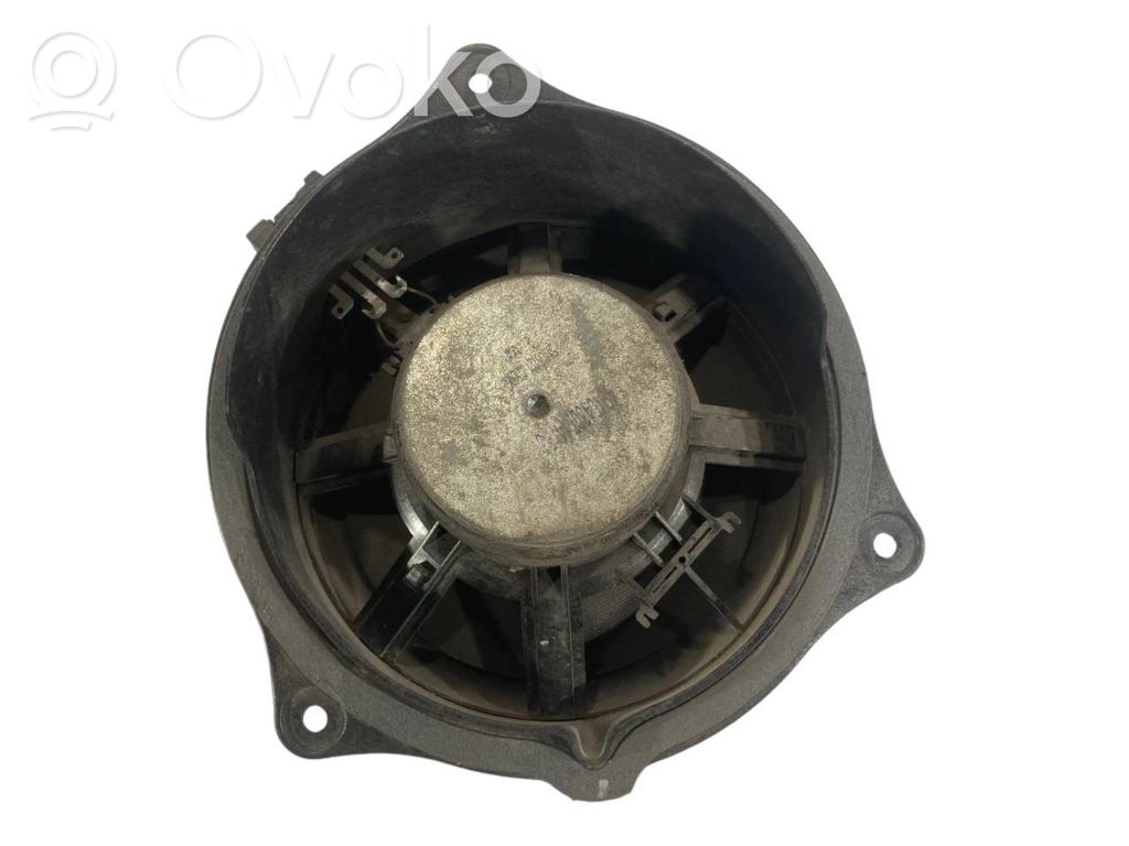 Динамик(и) в передней двери