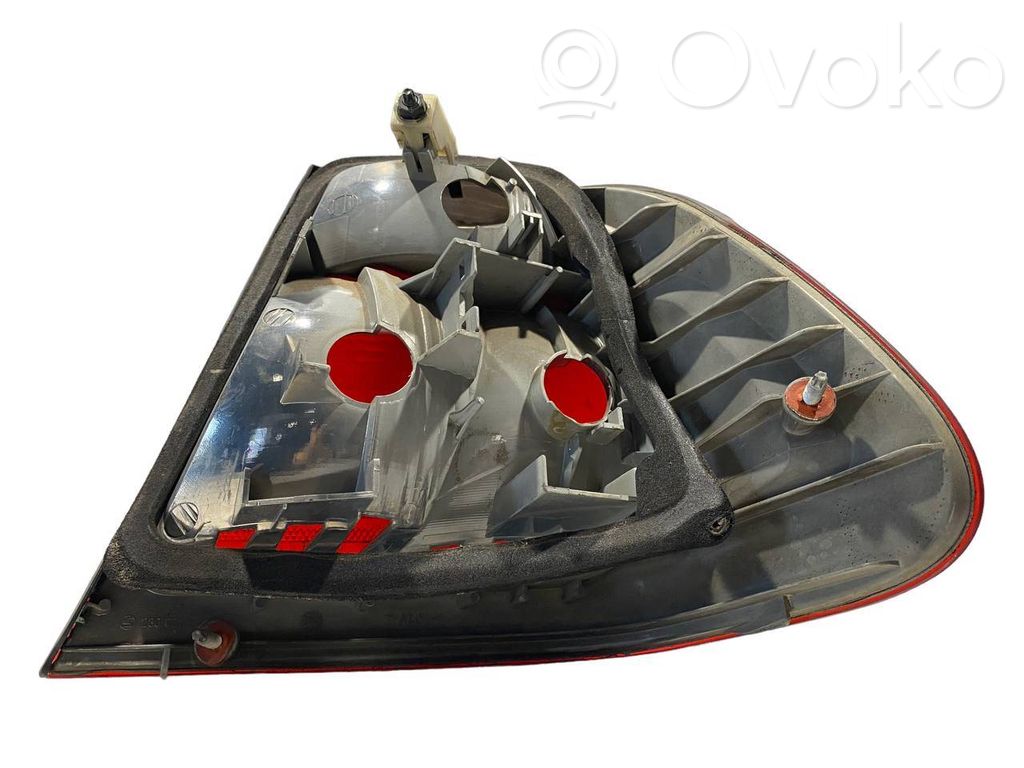 Aizmugurējais lukturis virsbūvē