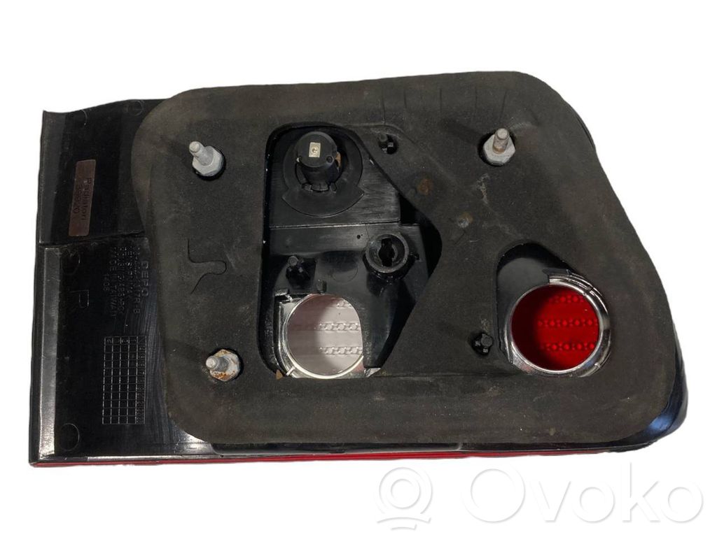 Aizmugurējais lukturis pārsegā