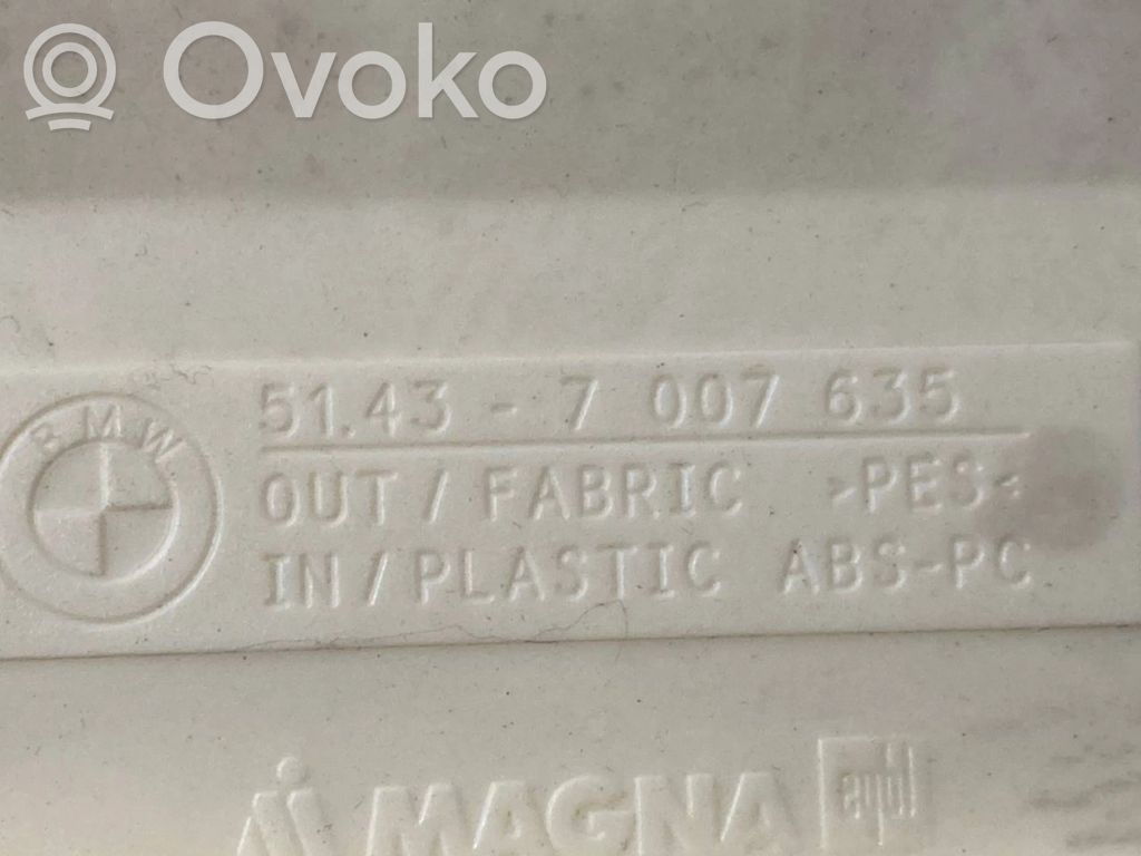 (C) statņa dekoratīvā apdare