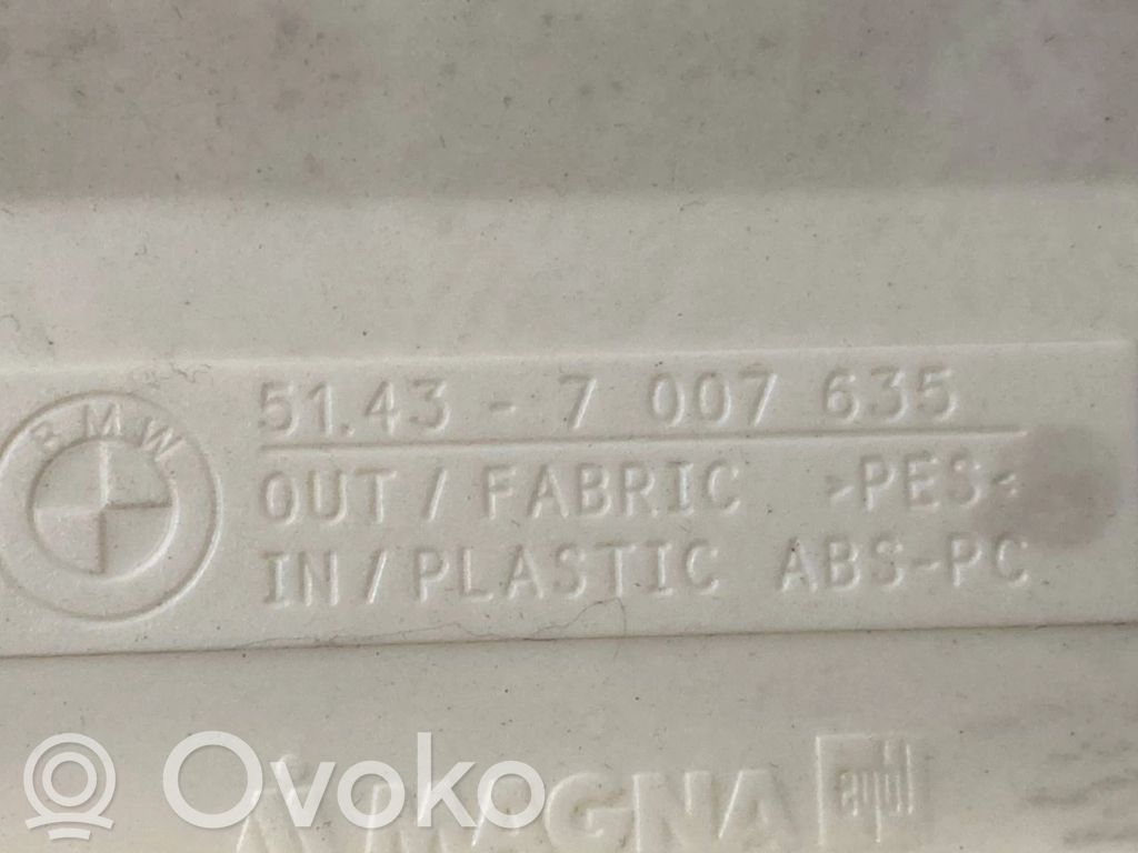 (C) statņa dekoratīvā apdare