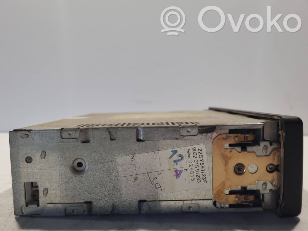 Radio / CD/DVD atskaņotājs / navigācija