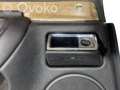 Apšuvums aizmugurējām durvīm