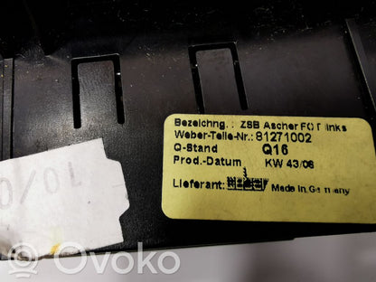 Priekšpusē mantu nodalījums durvīs