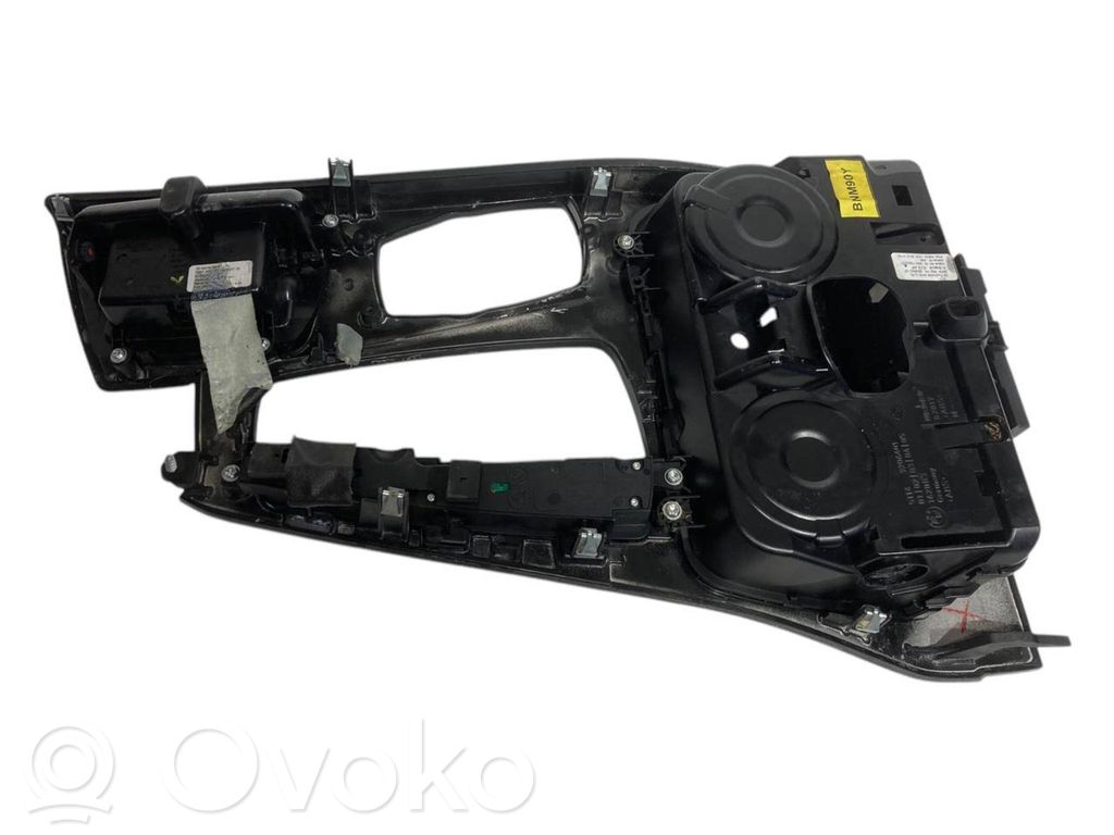 Декоративный щиток панели (центральный)