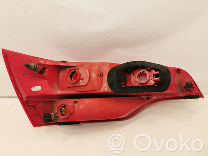 Aizmugurējais lukturis pārsegā