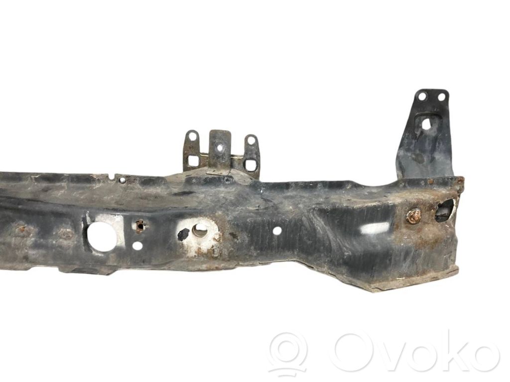 Priekšpusē bampera sija / balka