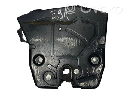 Aizmugurējā pārsega slēdzene